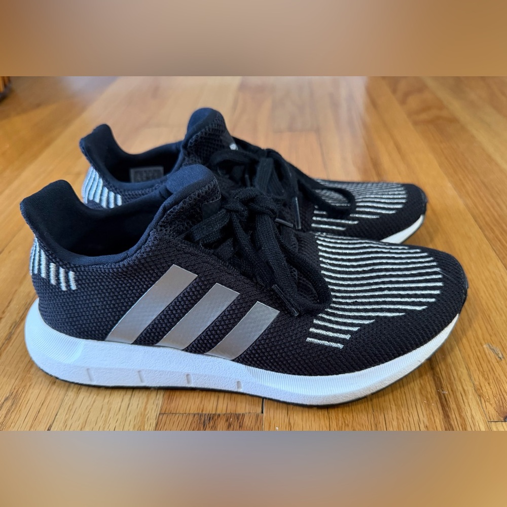 Adidas Ortholite Slip On Sneakers Black & Silver like new - size 5.5